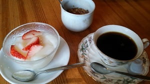 満正苑 槐(えんじゅ)の日替わりのコーヒーとデザート