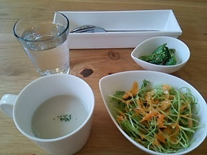 marushu cafe(マルシュカフェ)のタンドリーチキンセットのサラダ、ポタージュ、ブロッコリーといんげんのごま和え