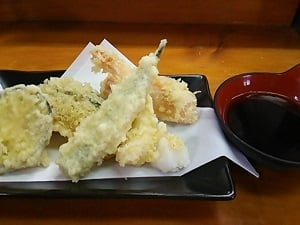 味鶴すしのA定食の天ぷら