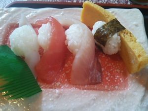 寿司和食・亀甲の寿司ランチのお寿司のアップ