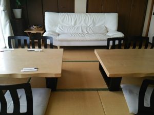 kitchenみずたまの横の和室には畳に座椅子