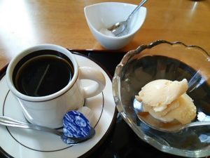 お食事処 善み亭のコーヒーとアイスクリーム
