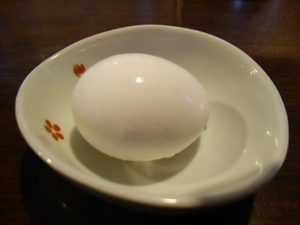 拉麺 王角のサービスのゆで卵