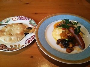 トラットリアロッシの菜園風オムレツセットのオムレツとパン