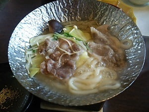 日本料理 旬彩なか村のおまかせランチの鍋のお肉の色が変わった