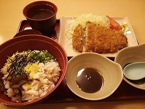 ジョイフル鹿児島空港店の鶏飯丼セット(ロースかつ)