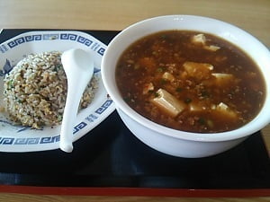 中国料理晃蘭のBランチの炒飯とマーボー麺
