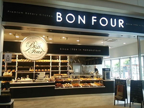 BON FOUR(ボンフール)霧島国分店の外観