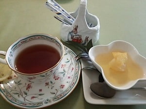 オープンキッチン麗の紅茶とゼリー
