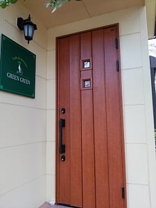 グリーングリーンの入口のドア