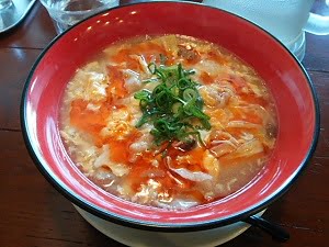 Sakanoue Unique(さかのうえ　ユニーク)の酸辣湯麺(さんらーたんめん)