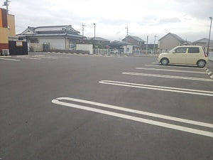 十八番ラーメン 霧島隼人店の広い駐車場