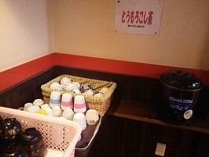 本場韓国料理 洪家苑(ほんかえん)のお茶はセルフサービス