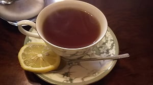 レストランたまねぎの紅茶をレモンで