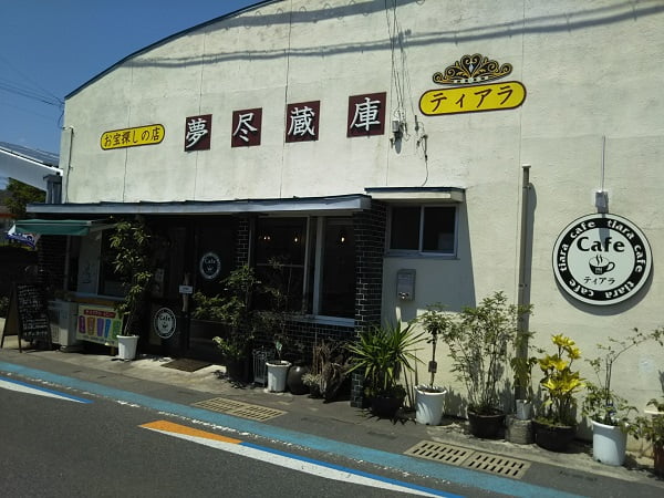 Cafe Tiara(カフェ・ティアラ)の外観