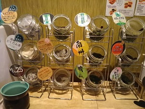 農家レストランたわわのお茶の種類がたくさんある