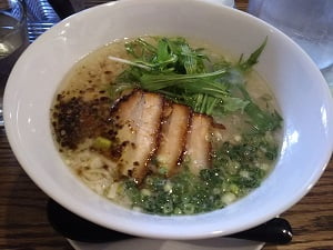麺屋okada(めんやおかだ)の鶏白湯ラーメン