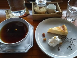coha cafe(コハカフェ)の食後の紅茶とチーズケーキ