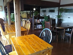 coha cafe(コハカフェ)の奧からの雰囲気