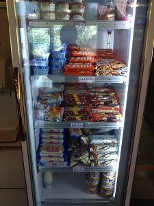 鹿児島ラーメンみよし家牧之原店の冷凍庫に普通のアイスがある