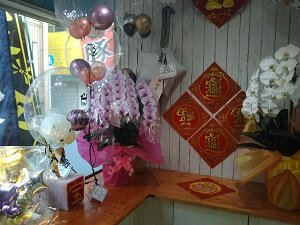 台湾生タピオカ専門店 黒宝堂の奥の一角には胡蝶蘭と台湾的なインテリア