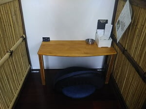 喫茶ONEDAYの裏の部屋のお独りさま席