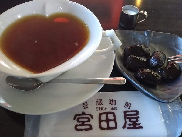 宮田屋珈琲の紅茶と花豆の写真