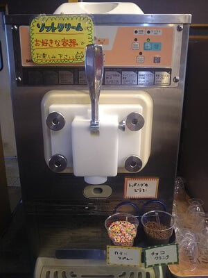スイーツ&創作料理ビュッフェこころづくしのソフトクリームの機械
