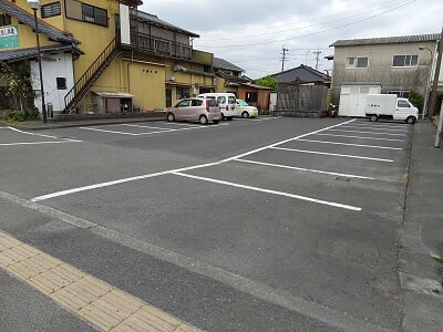 笹寿司の駐車場は広い