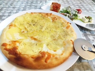 ラ・フルッタのじゃがいもとチーズのピザのピザランチ