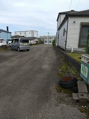 珈琲の田中の第2駐車場は縦長の敷地を斜めに停めて行く