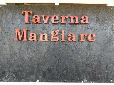 Taverna Mangiare(タヴェルナマンジャーレ)のお店の看板