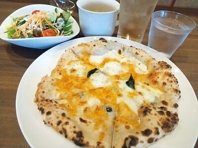 薪釜ピッツァ&バルSalute食堂のピザランチ