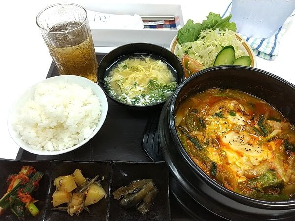 韓国家庭料理ハナのチーズダッカルビランチの写真