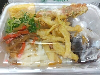 丸亀製麺霧島の2種の天ぷらと定番おかずのうどん弁当