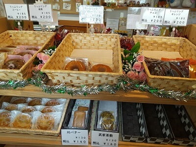 うっふ川内店の焼き菓子のばら売りコーナー