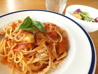 Blue＆Cafe HIRAKAWA Bayside(ブルー＆カフェ 平川ベイサイド)のトマトソースパスタ