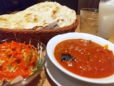 インド料理MILAN JAMNA(ミランジャムナ)のベーシックランチでカレーはポテトとほうれん草