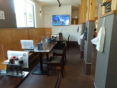 山田食堂ととやの奥から入口側の雰囲気