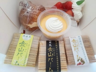 ケーキハウスKaneyama(カネヤマ)の金山バーム3種、シュークリーム、プリン、イチゴタルト