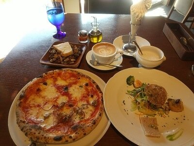 ristorante da cuore(ダ・クオーレ)のピザランチでドルチェはクレミアソフトクリーム、ドリンクはカプチーノ