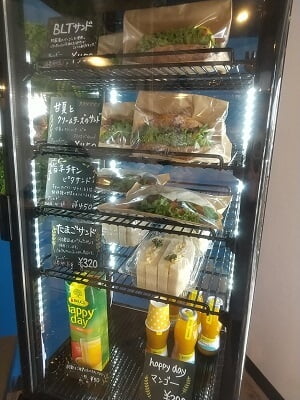 HOIPPE 2nd(ホイッペセカンド)のサンドイッチ等が入る冷蔵庫