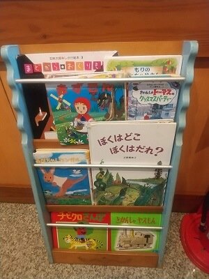 回転寿司横綱の子供用の本がたくさん