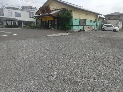 回転寿司横綱の駐車場凄い広い