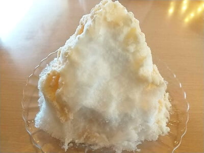 ジョイフル姶良店の山梨産白桃かき氷のシロップ増量しなかったらかき氷の中は真っ白