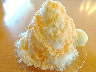 ジョイフル姶良店の山梨産白桃かき氷にバニラアイストッピング