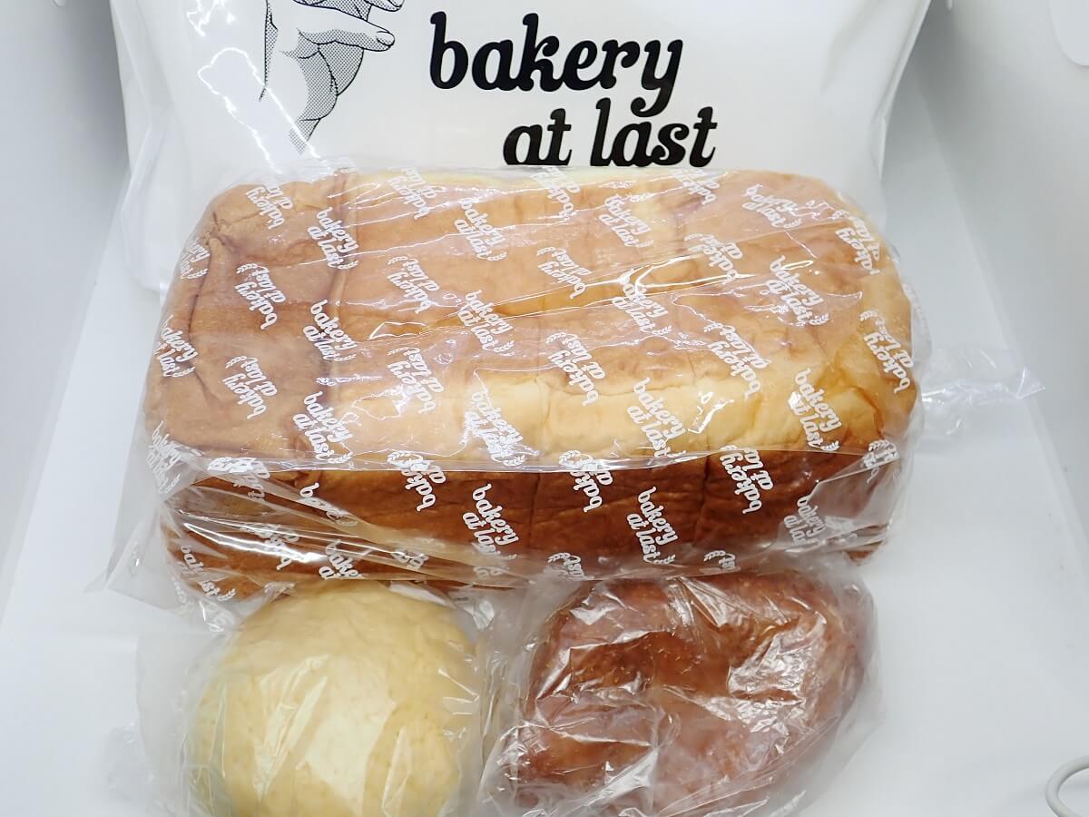 ベーカリーアットラストの買ったパンの写真