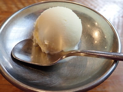 キッチン花の木の食後のアイスクリームの写真