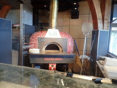 イタリアンホルトのピザ釜がある