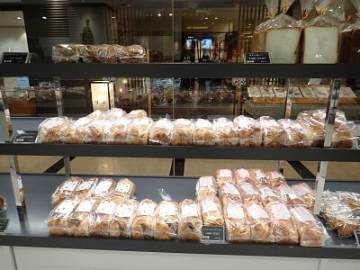Maison de Faveur(メゾンドファヴール)のフラワーパンが並ぶ